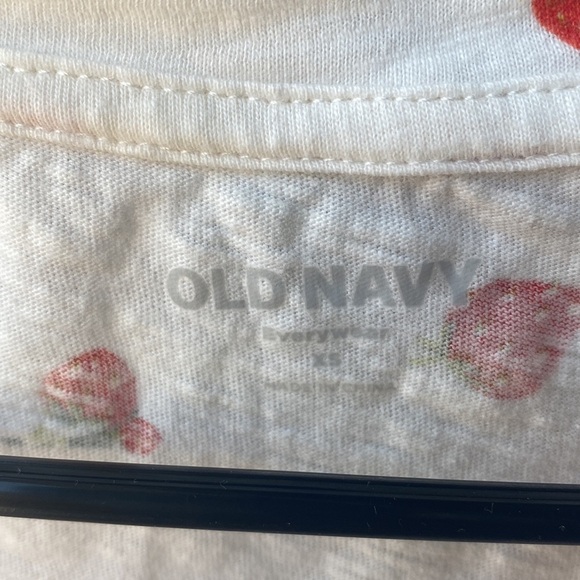 Old Navy strawberry print t-shirt XS - Picture 2 of 3